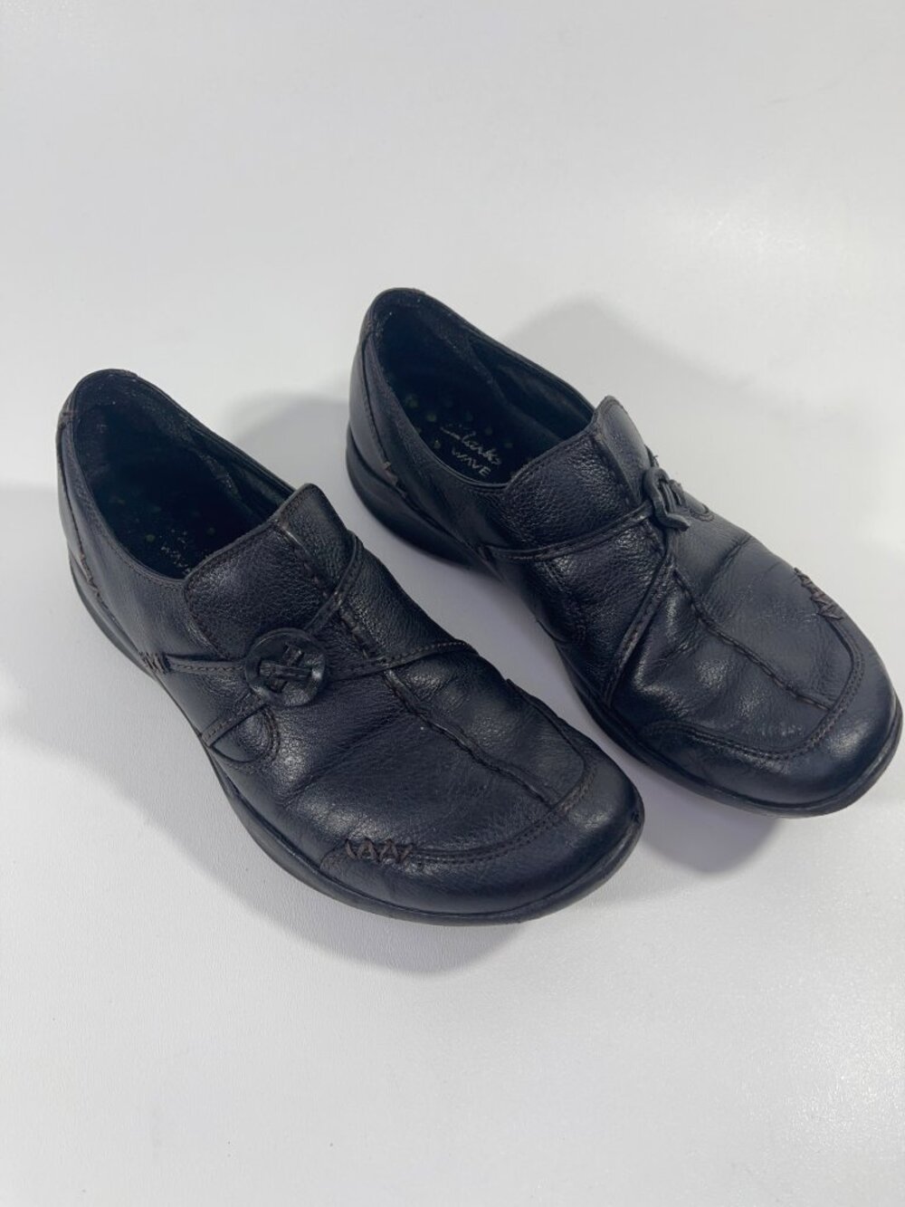 Clarks Womens Size 8N Black Leather Slip-On Shoes Buckle, Stitching  Wave